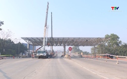 Tháo dỡ trạm thu phí ngừng hoạt động suốt 9 năm