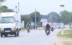 Lấn chiếm hành lang giao thông đường bộ trên tuyến Quốc lộ 10