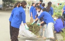 Xã Hà Trung ra quân tổng dọn vệ sinh môi trường