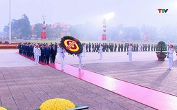 Các đại biểu dự Đại hội XIV của Đảng viếng Chủ tịch Hồ Chí Minh và các Anh hùng liệt sỹ