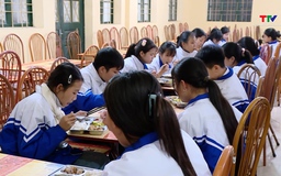 Tiếp sức cho học sinh vùng khó khăn đến trường