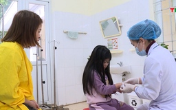 Tự chế pháo, thiếu niên 14 tuổi bị dập nát một phần bàn tay