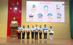 Xã Hậu Lộc khen thưởng giáo viên, học sinh đạt thành tích xuất sắc