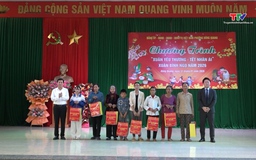 Phường Đông Quang trao quà Tết cho các hộ dân có hoàn cảnh khó khăn