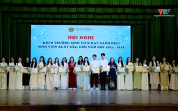 Trường Đại học Hồng Đức khen thưởng sinh viên 