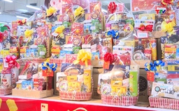 Nhộn nhịp thị trường mua sắm Tết Bính Ngọ