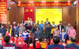 Tổng Liên đoàn Lao động Việt Nam trao quà Tết cho đoàn viên, hộ gia đình khó khăn