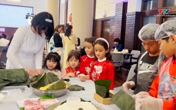 Giữ hồn Tết Việt nơi đất khách