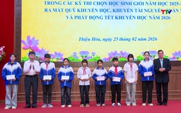 Gần 1 tỷ đồng ủng hộ Quỹ khuyến học, khuyến tài Nguyễn Quán Nho