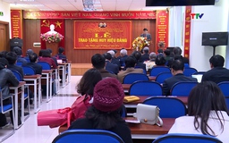 Đảng ủy phường Hạc Thành: Trao Huy hiêu Đảng đợt 7/11