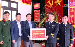 Phó Chủ tịch Thường trực UBND tỉnh Mai Xuân Liêm thăm, tặng quà Tết tại các đơn vị, địa phương