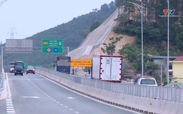 Cảnh báo mất an toàn giao thông do nổ lốp xe trên cao tốc