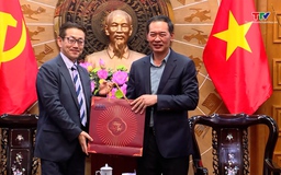 Phó Bí thư Tỉnh ủy Trịnh Tuấn Sinh tiếp lãnh đạo Công ty Xi măng Nghi Sơn