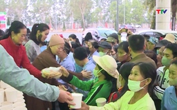 Hội phật giáo chùa Tăng Phúc tổ chức chương trình “Nồi cháo yêu thương”