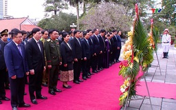 Đoàn cấp cao 2 tỉnh Thanh Hóa - Hủa Phăn dâng hương Anh hùng dân tộc Lê Lợi, Chủ tịch Hồ Chí Minh và các anh hùng liệt sỹ