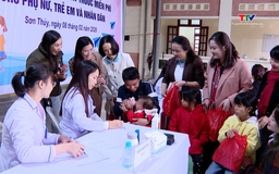  “Tết sẻ chia - Ấm tình dân bản” đến với phụ nữ, trẻ em vùng biên