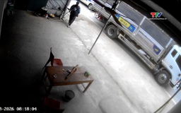 Kịp thời hỗ trợ giải cứu người phụ nữ bị cuốn vào gầm xe tải