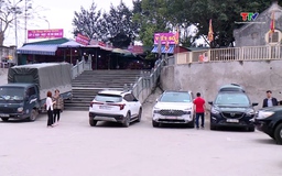 Phát sinh nhiều điểm giữ xe không phép tại Đền Cô Chín