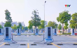 Triển khai 99 siêu trạm sạc xe điện dùng năng lượng sạch