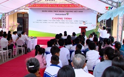 Vietcombank khánh thành "Thư viện Xanh" và trao tặng học bổng cho học sinh nghèo vượt khó tại Thanh Hóa