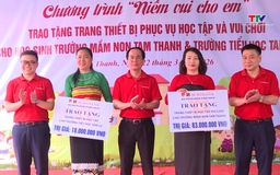 Đoàn thanh niên Agribank Thanh Hóa trao quà cho học sinh vùng cao