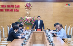 Phó Chủ tịch Thường trực UBND tỉnh Mai Xuân Liêm nghe báo cáo công tác chuẩn bị khởi công dự án 