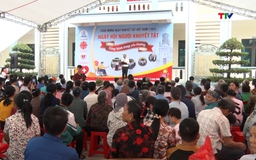 Hơn 350 người khuyết tật được tặng quà nhân Ngày người khuyết tật Việt Nam 