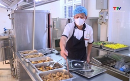 Đảm bảo an toàn thực phẩm bếp ăn tập thể trong mùa nắng nóng