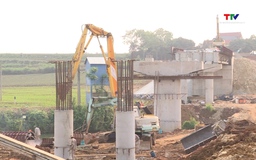 Quyết tâm hoàn thành cầu Mọ, gia cố lá chắn đê bao trước mùa mưa lũ