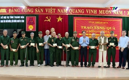Trao quà cho người có công tại Trung tâm Nuôi dưỡng, điều dưỡng người có công Thanh Hóa