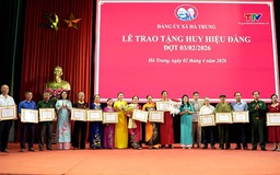 Đảng ủy xã Hà Trung trao Huy hiệu Đảng đợt 3/2 và triển khai Nghị quyết Đại hội Đảng các cấp