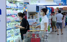 Các siêu thị thu hút đông khách dịp lễ 30/4 - 1/5