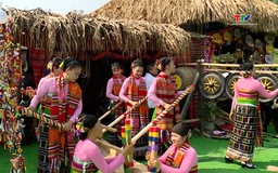 Mùa hội dưới chân núi Pù Rinh