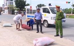 Chấn chỉnh trình trạng phơi lúa rơm rạ trên đường giao thông