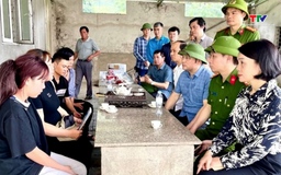 Lãnh đạo tỉnh thăm hỏi gia đình các nạn nhân vụ sạt lở đá ở Cẩm Tú
