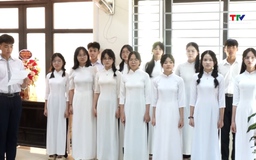 Lễ kết nạp Đảng học sinh lớp 12