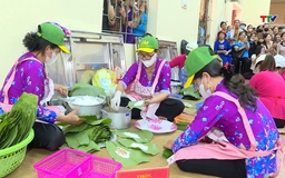 Sôi nổi hội thi Bánh lá răng bừa tại xã Định Hoà