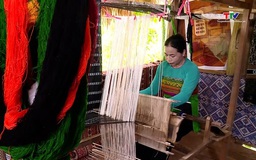 Khôi phục nghề dệt nơi bản Thái Piềng Pheo