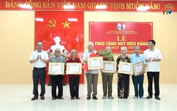 Đảng uỷ phường Đông Quang trao huy hiệu Đảng cho 88 đảng viên