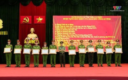 Trao thưởng 9 tập thể, 52 cá nhân có thành tích xuất sắc trong chữa cháy và cứu nạn cứu hộ