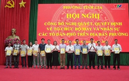 Phường Tĩnh Gia công bố các nghị quyết, quyết định kiện toàn tổ dân phố sau sắp xếp