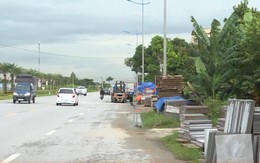 Cần chấn chỉnh việc tập kết vật liệu xây dựng trên đại lộ Nam Sông Mã đoạn qua xã Quảng Phú, thành phố Thanh Hoá

