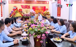 Phó Bí thư Thường trực Tỉnh uỷ Lại Thế Nguyên chúc mừng kỷ niệm 92 năm ngày thành lập Hội Nông dân Việt Nam
