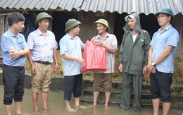Thị xã Nghi Sơn thăm hỏi, trao quà hỗ trợ cho 30 hộ dân xã Phú Sơn bị ngập lụt