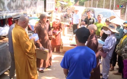 Hội phật giáo Thanh Hóa trao hàng hỗ trợ nhân dân vùng lũ lụt tại Tỉnh Nghệ An