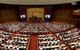 Quốc hội thảo luận ở hội trường về các dự án Luật