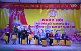 Phó Chủ tịch Thường trực UBND tỉnh Nguyễn Văn Thi dự Ngày hội Đại đoàn kết toàn dân tộc tại huyện Hà Trung