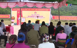 Trưởng Ban Tuyên giáo Tỉnh ủy dự Ngày hội Đại đoàn kết toàn dân tộc tại bản Nà Đang, xã Lâm Phú, huyện Lang Chánh