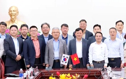 Phó Chủ tịch Thường trực UBND tỉnh Nguyễn Văn Thi tiếp đoàn công tác của Hàn Quốc