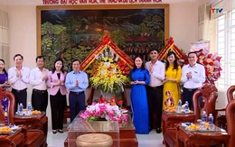 Phó Bí thư Thường trực Tỉnh uỷ Lại Thế Nguyên chúc mừng ngày nhà giáo Việt Nam